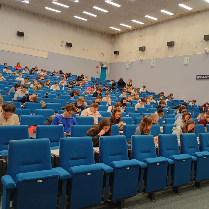 Neylan Charlier distinguée en rhéto latin