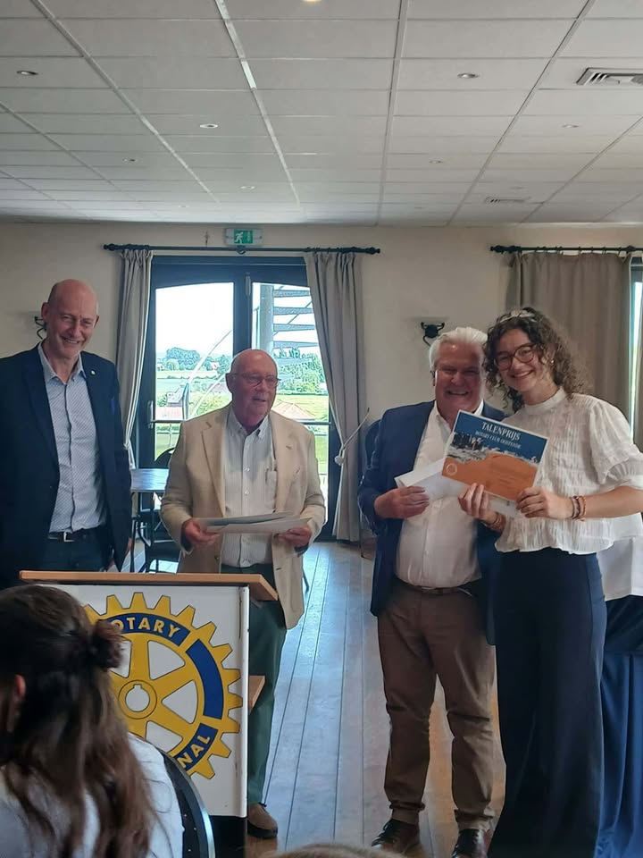 Prix de néerlandais pour Zélie en 6e année