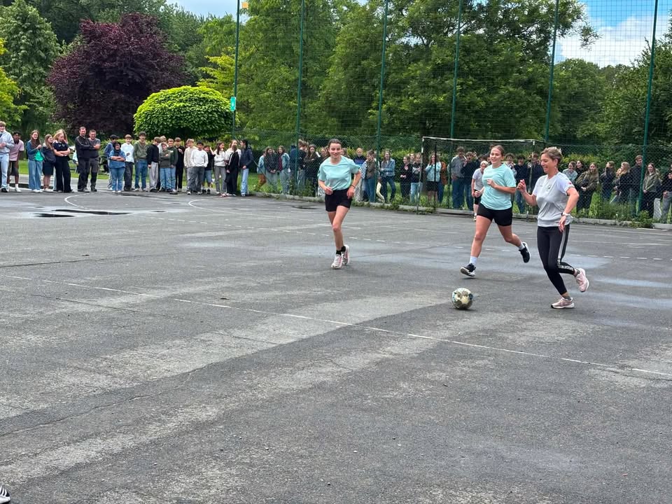 Rencontre sportive : profs vs rhétos