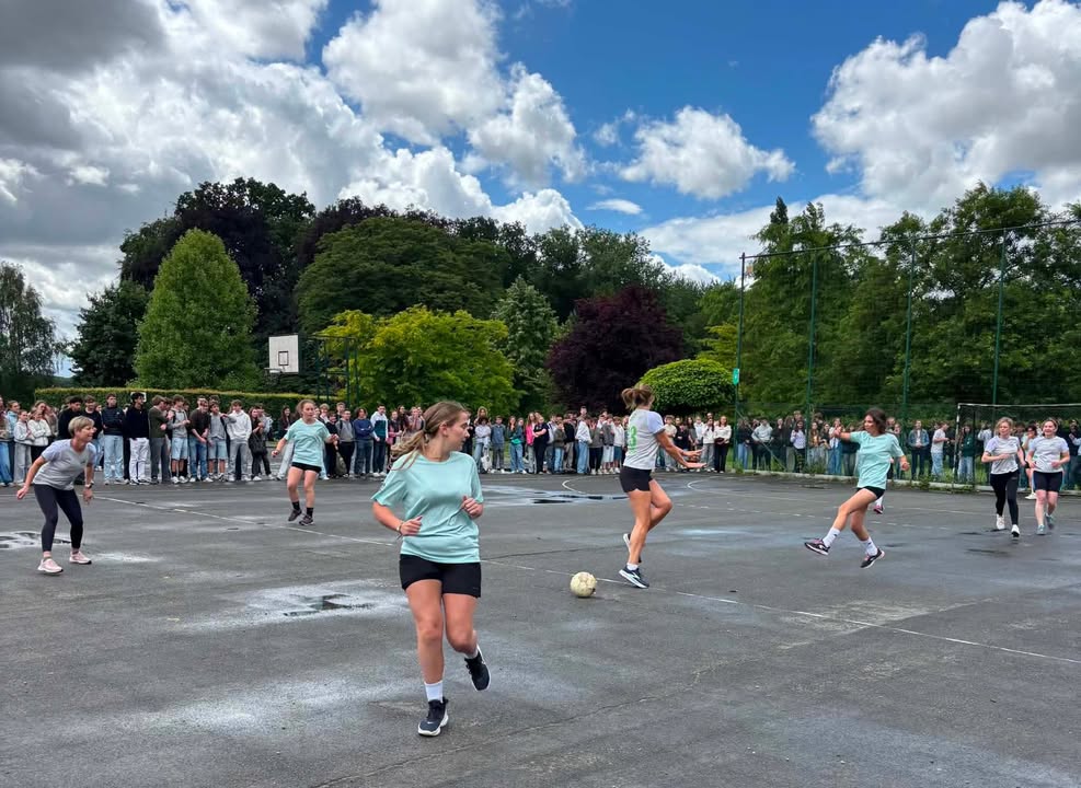 Rencontre sportive : profs vs rhétos