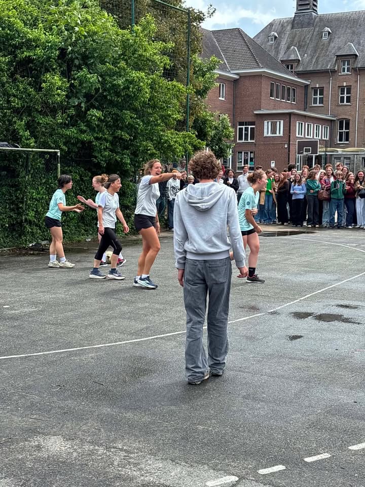 Rencontre sportive : profs vs rhétos
